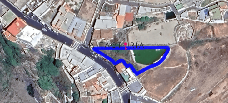 Terreno urbano con estanque en Charco del Pino